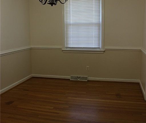 5th image of 1301 Canterbury Ln