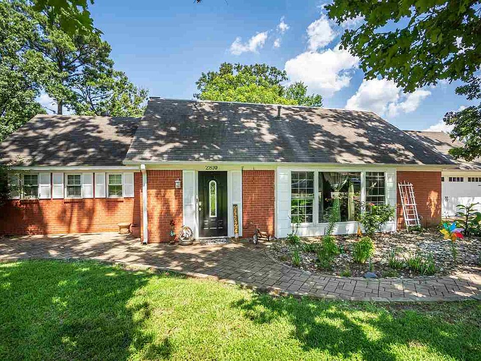 1st image of 2810 Amberwood Dr