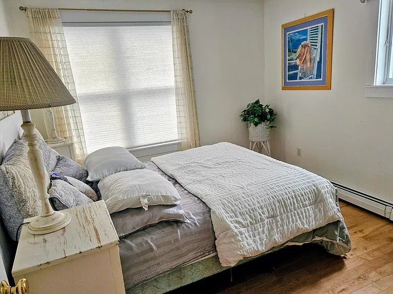 193 E Grand Ave #8 — Photo 10