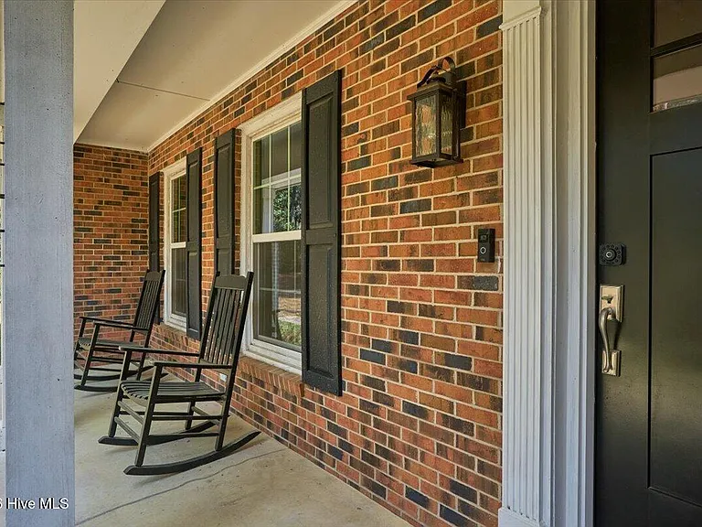 109 Grampian Way — Photo 3