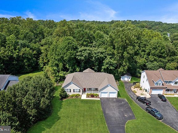 5th image of 170 Coventry Ct