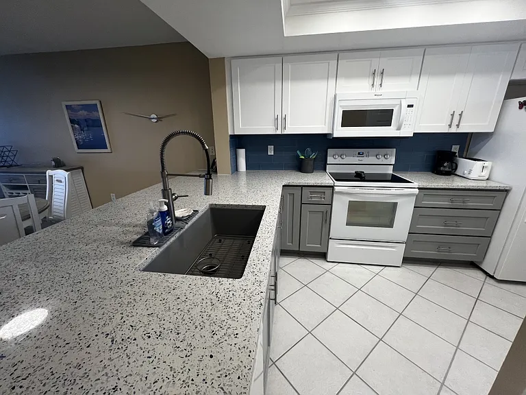 Furnished Kitchen