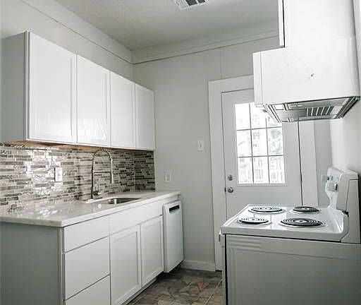 2nd image of 3913 Avenue
