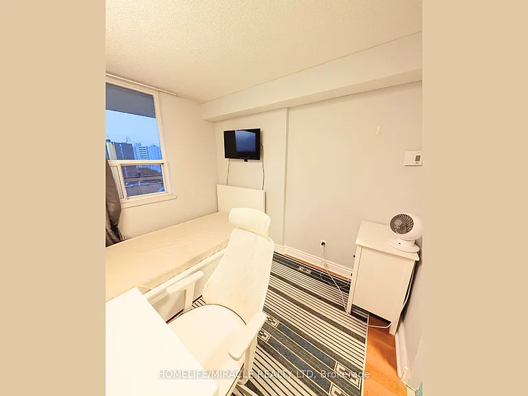 1 Royal Orchard Blvd #906 — Photo 9