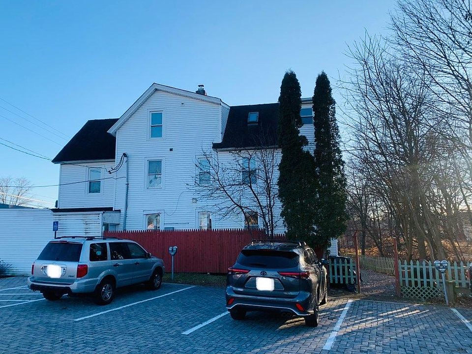 1st image of 555 Main St