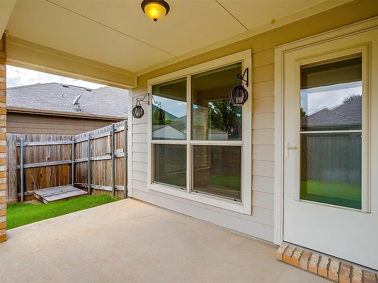 429 Foxcraft Dr — Photo 10