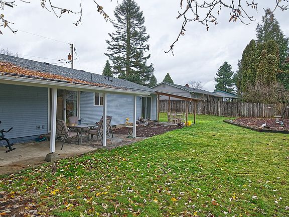 3rd image of 10211 NE 75th St