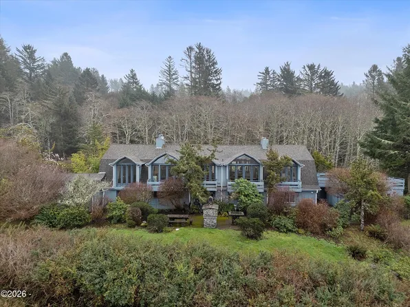 45900 Tibbetts Dr, Neskowin, OR 97149