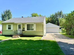 922 19th St S, Fargo, ND 58103