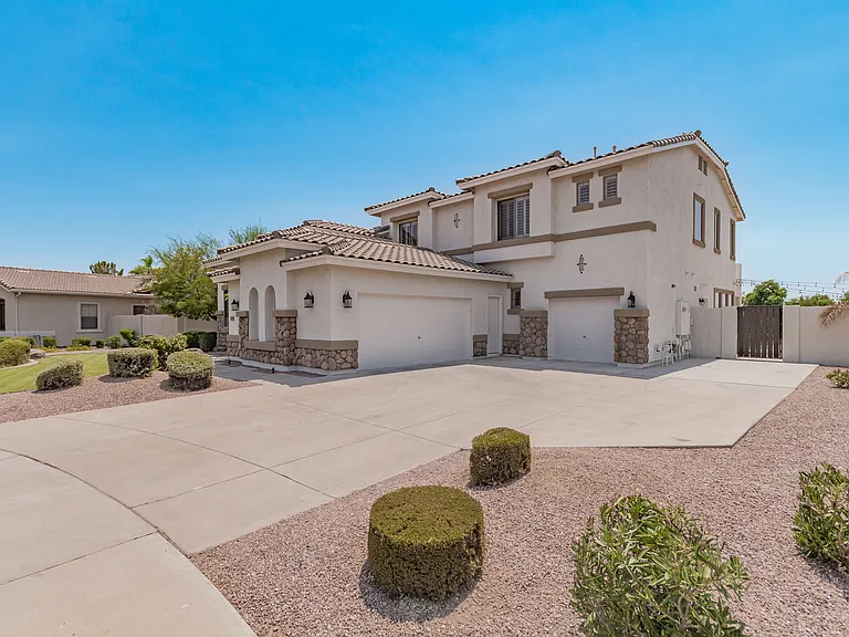 4878 S Fresno St — Photo 2