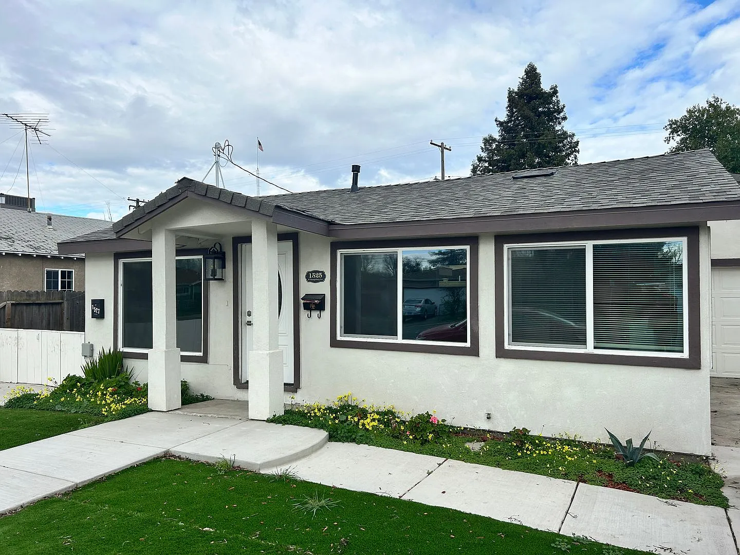 3 Bedroom/2 Bath Home Located in Modesto — Photo 1