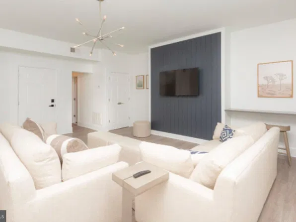 1026 N Calvert St APT 3, Baltimore, MD 21202