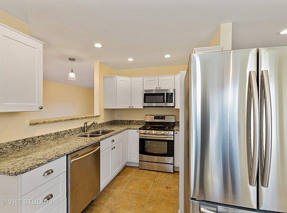 4th image of 851 E 193rd Pl