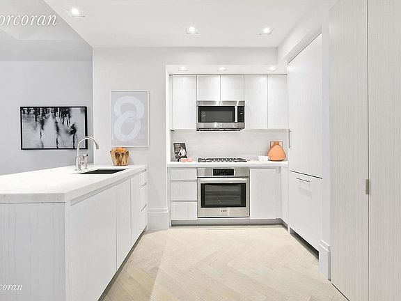 3rd image of 101 Wall St APT 14A