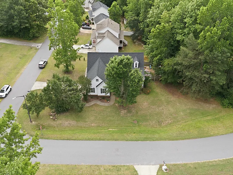 221 Black Forest Dr — Photo 6