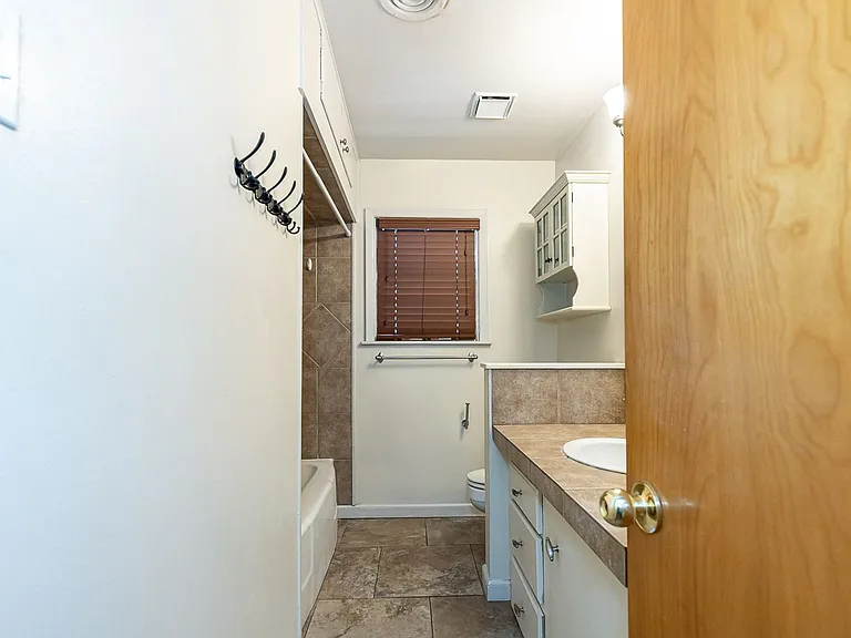 3104 49th St — Photo 20