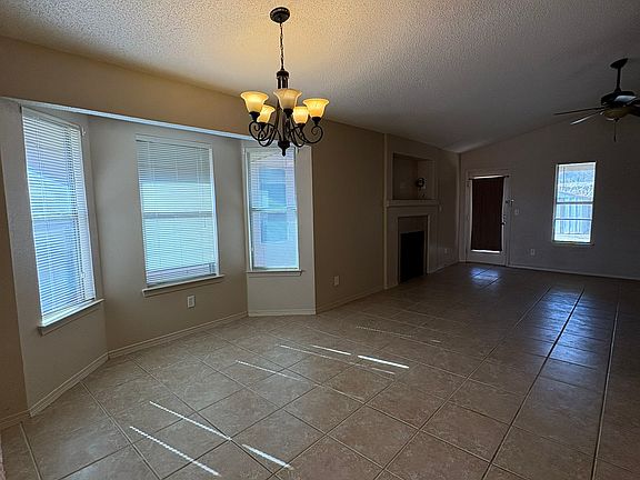 4th image of 11313 Northview Dr