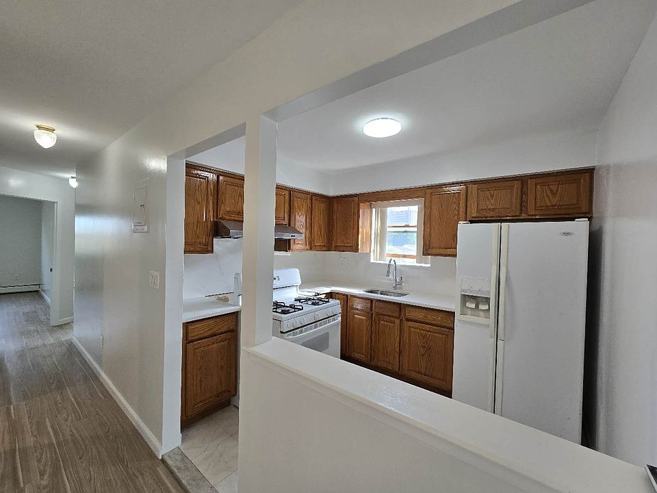 1st image of 225 Bay 44 St #3