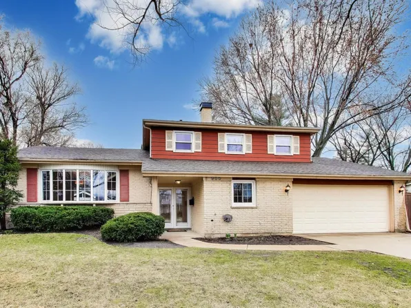 905 Crestfield Ave, Libertyville, IL 60048