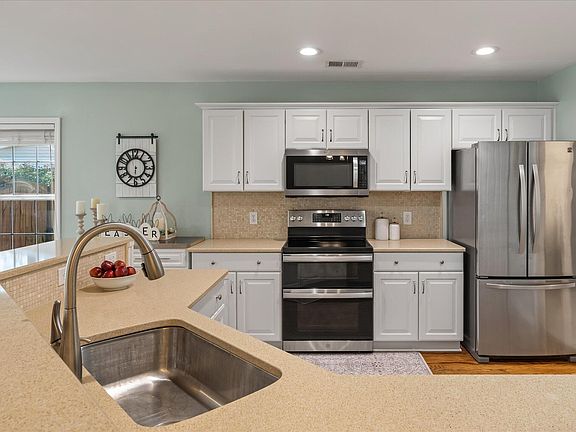 4th image of 525 Pointe Of Oaks Rd