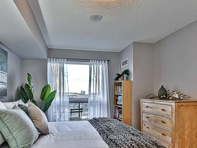 125 Village Green Sq #2301 — Photo 12
