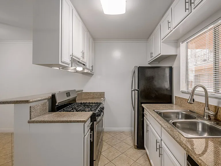 4000 Sequoia St #2 — Photo 1