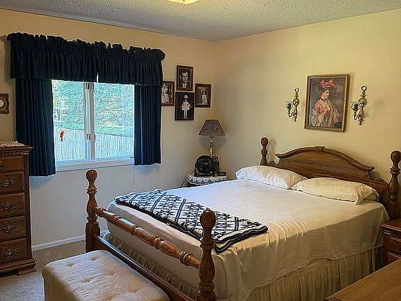 2nd image of 1900 Waterford Dr