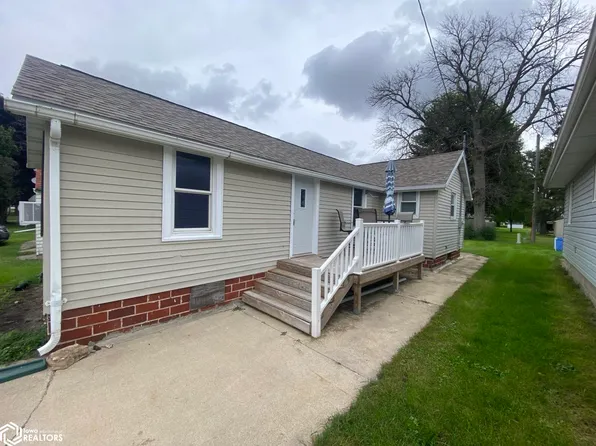 110 S 4th St, Klemme, IA 50449