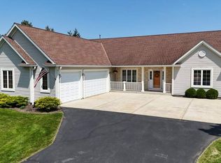 W319S8970 Excelsior Ln, Mukwonago, WI 53149