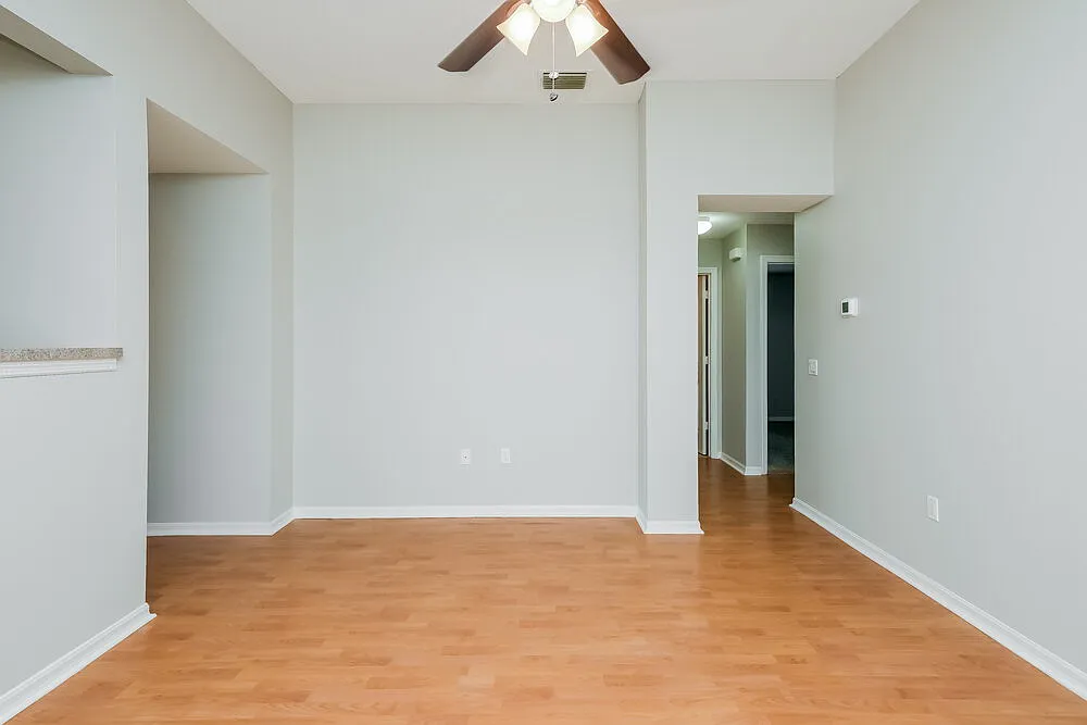 3 bed, 2.0 bath, 1151 sqft, $2,135 — Photo 4