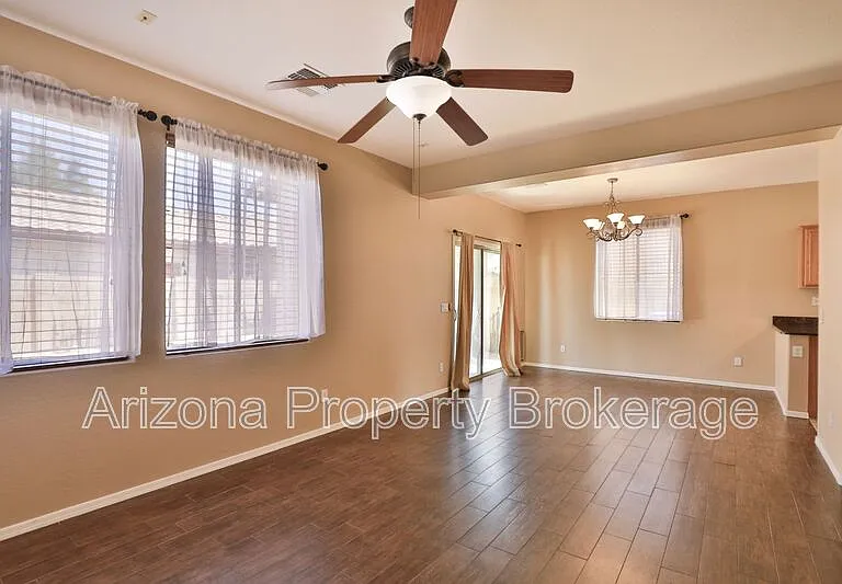 875 S Porter St — Photo 4