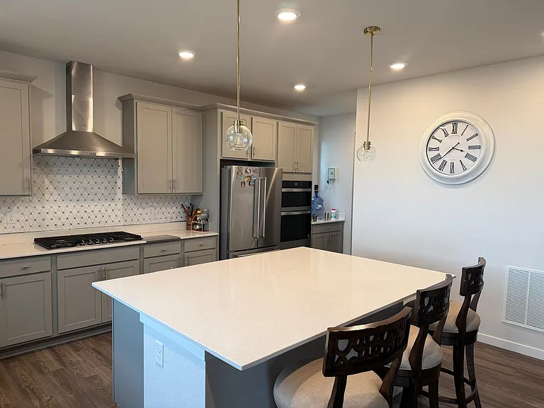 1212 Loraine Cir S — Photo 1