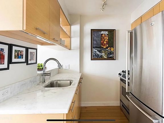 3rd image of 100 W 39th St APT 43B