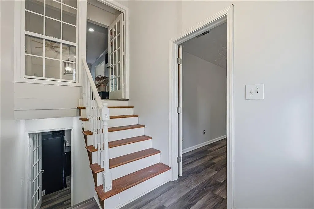 3 bed, 2.0 bath, 1956 sqft, $1,800 — Photo 4