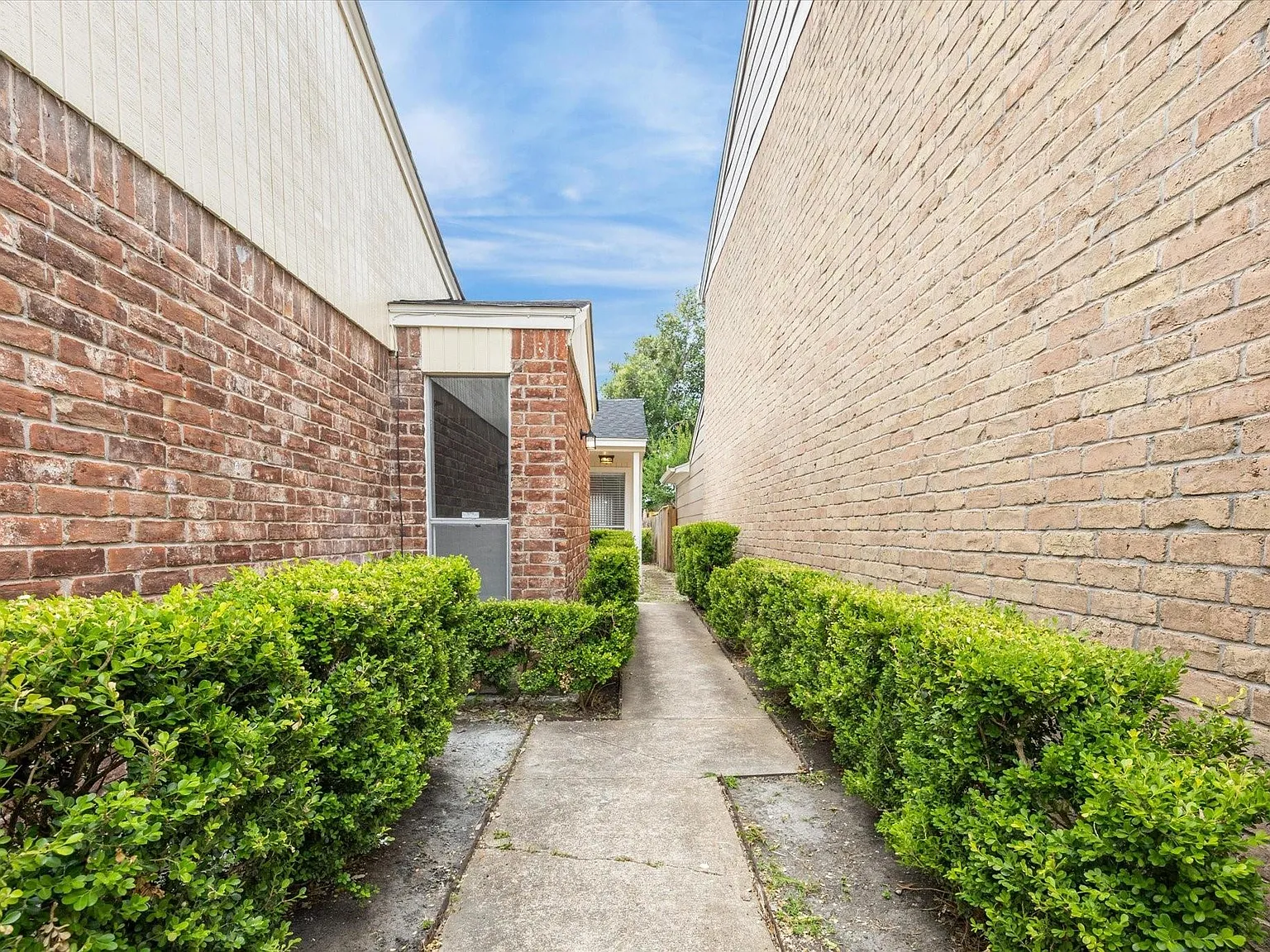 3 bed, 2.0 bath, 1472 sqft, $1,900 — Photo 2