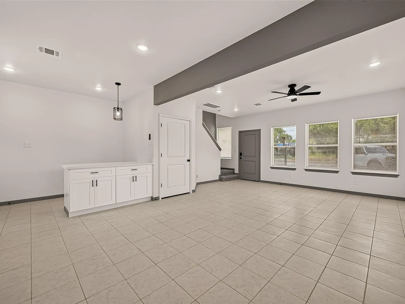 3 bed, 2.0 bath, 1272 sqft, $1,900 — Photo 4