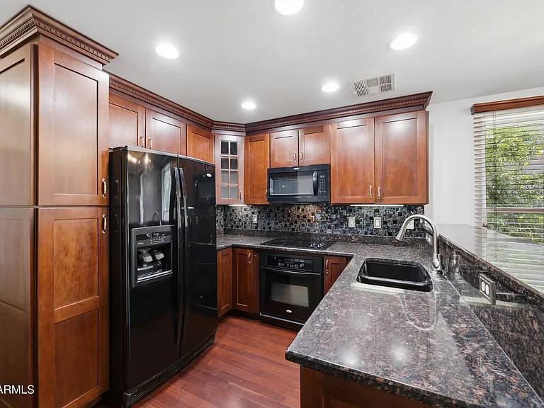 5724 S 21st Pl — Photo 8