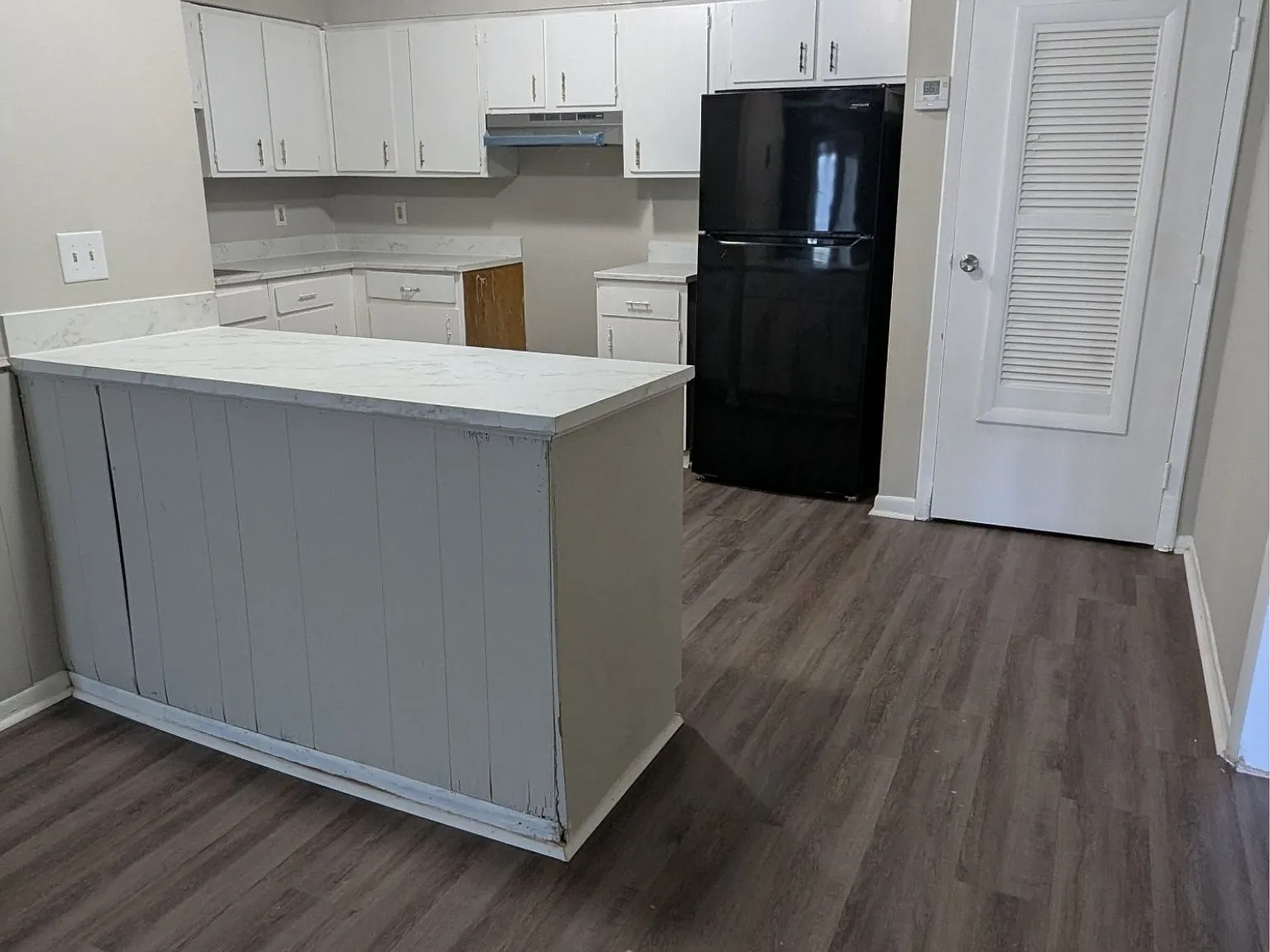 1077 Harold Drive - 1 — Photo 3