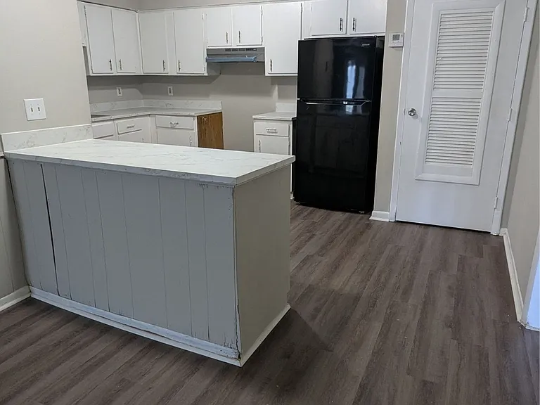 1077 Harold Dr #1 — Photo 3