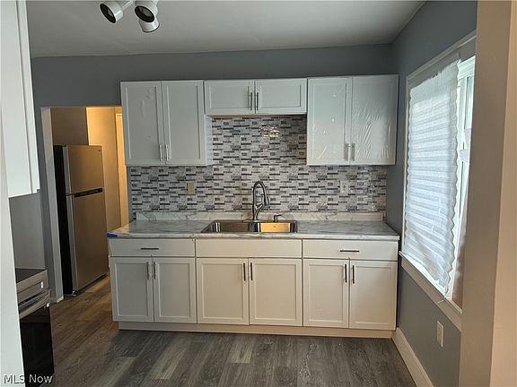 4th image of 8310 Vineyard Ave