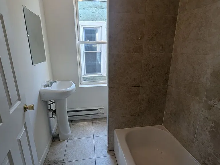 1734 Aberdeen St — Photo 4