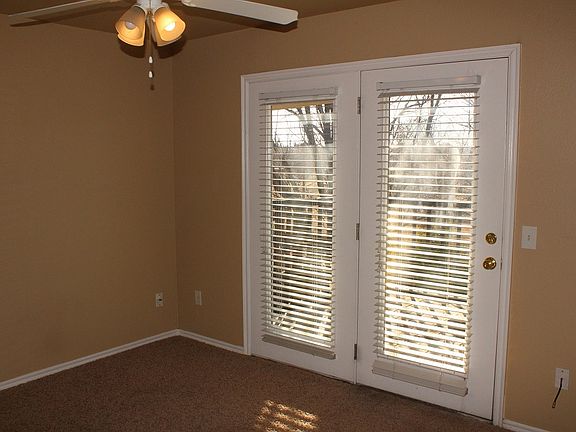 4th image of 618 Greenlea Chase W