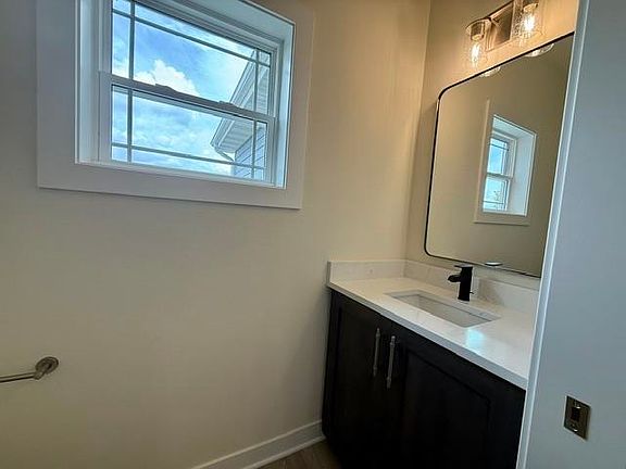 5th image of 4159 Fox Run