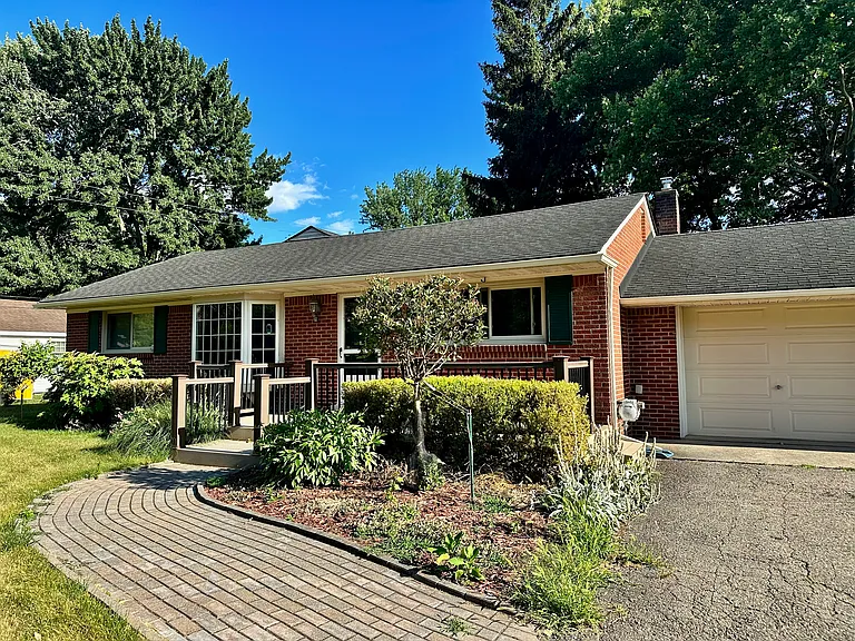 778 Troywood Dr — Photo 2