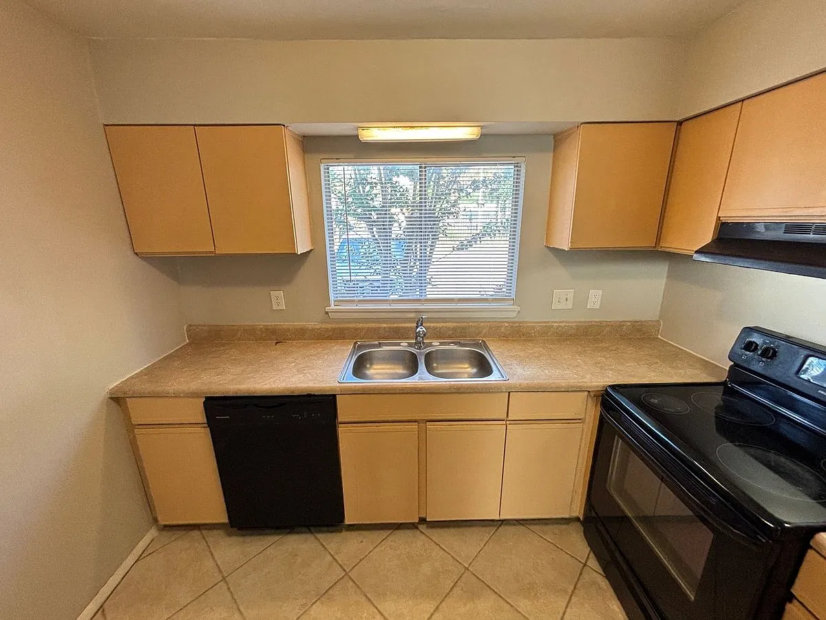 4207 S. Semoran Blvd #9 — Photo 3