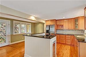 4th image of 7051 Lincoln Park Way SW
