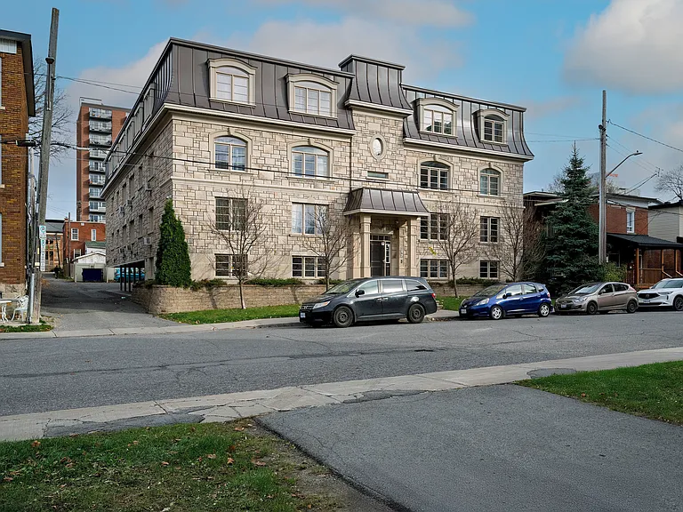 307 Lebreton St S — Photo 7