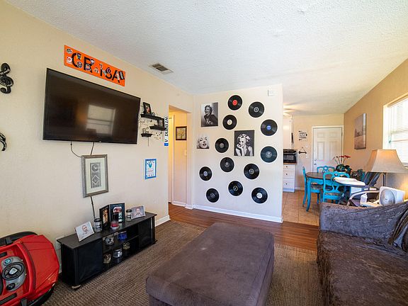 2nd image of 342 Madeira Dr