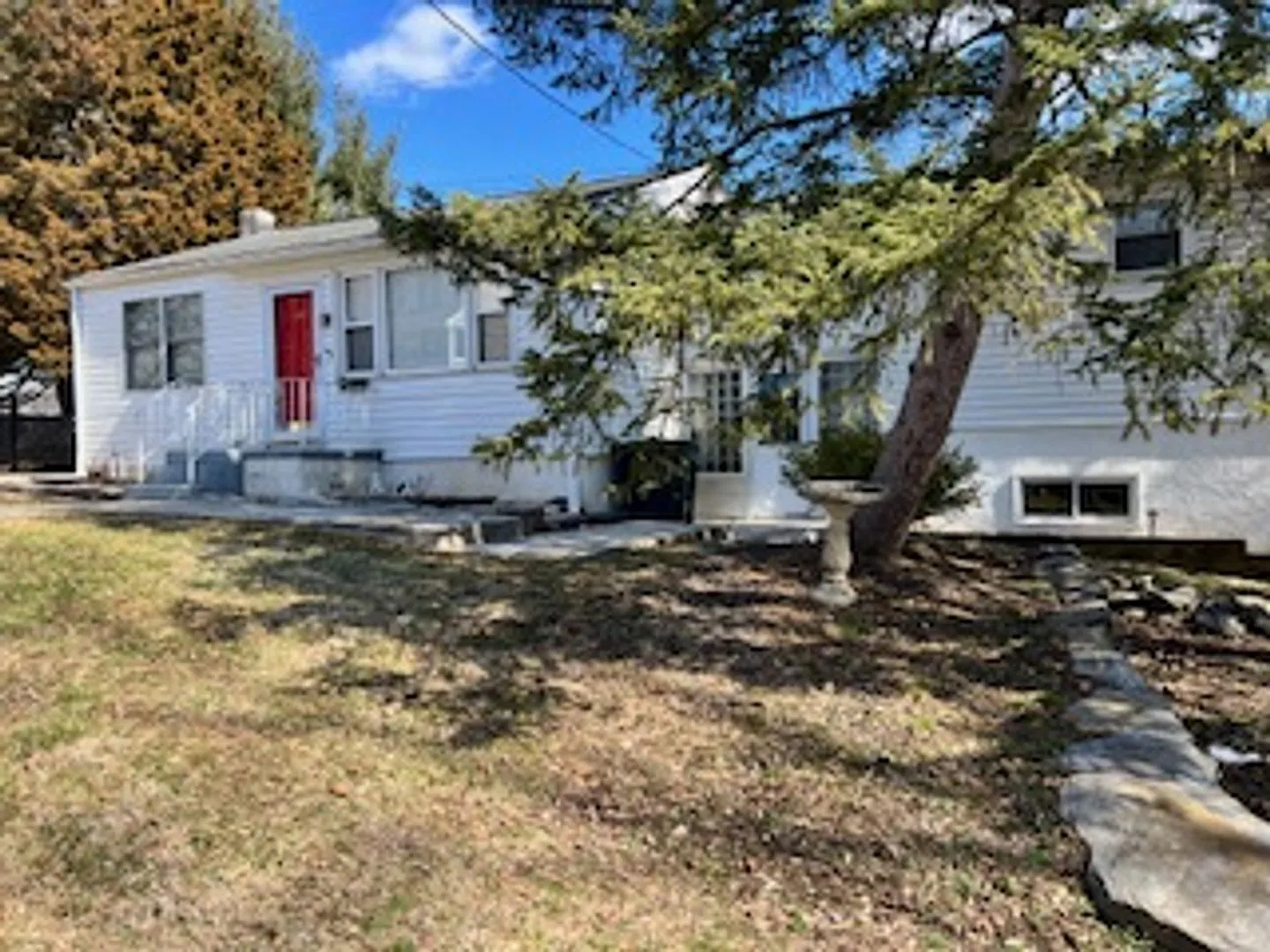 257 Hillcrest Ave photo 1