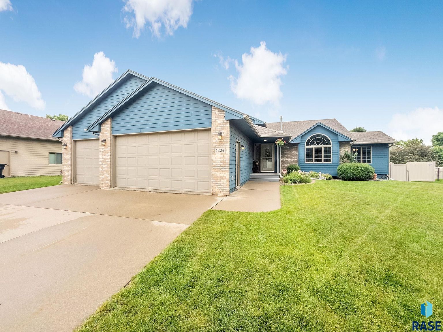 1204 W Murphy Dr, Sioux Falls, SD 57108 | Zillow